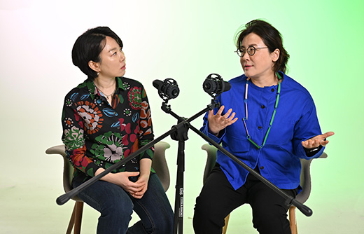 a-long-haired-woman-and-an-interviewer-on-a-blue-background